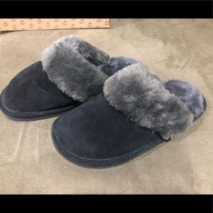 NIB Lamo Suede Slides